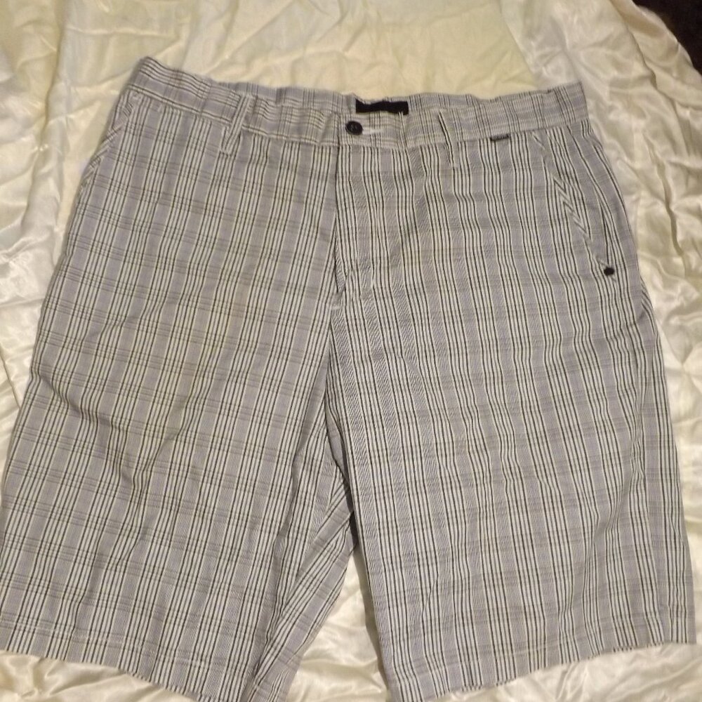Hurley Shorts Mens 36 Gray/blue Plaid Casual Lightweight Polyester Viscose